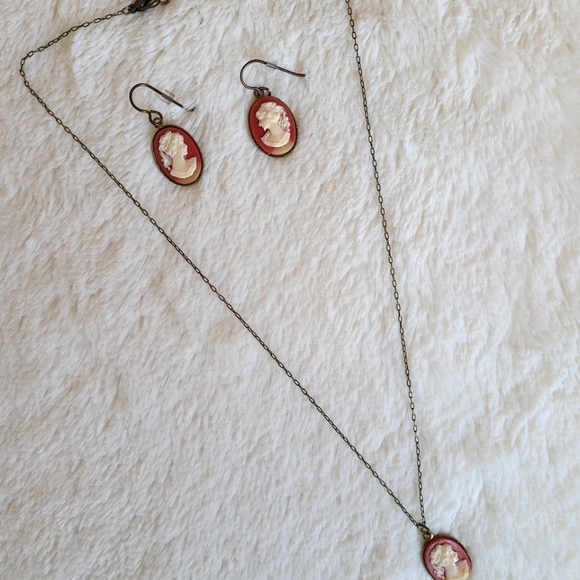 Cameo Necklace & Earrings set - Picture 3 of 3